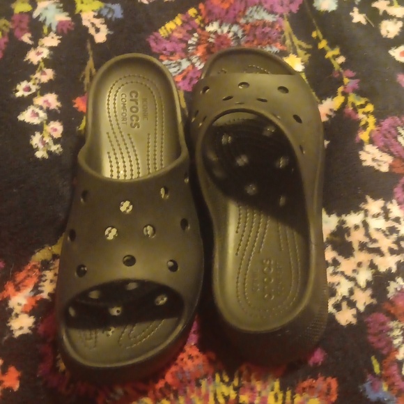 Crocs Slides size 9 womens - Picture 4 of 4